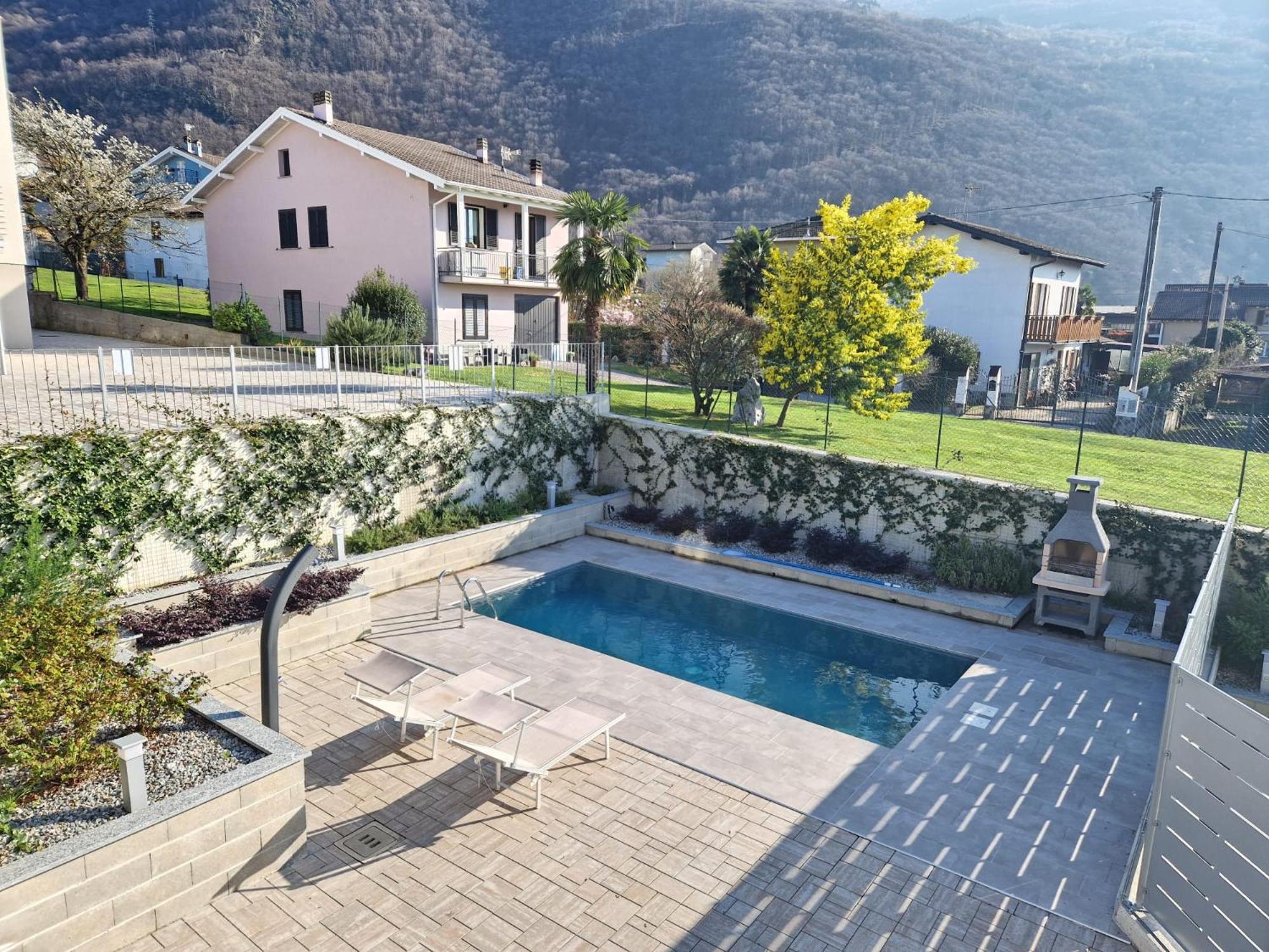 Villa Claudia With Private Pool Colico Bagian luar foto